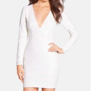 Dress the Population- Seuin V-neck Body Con Dress